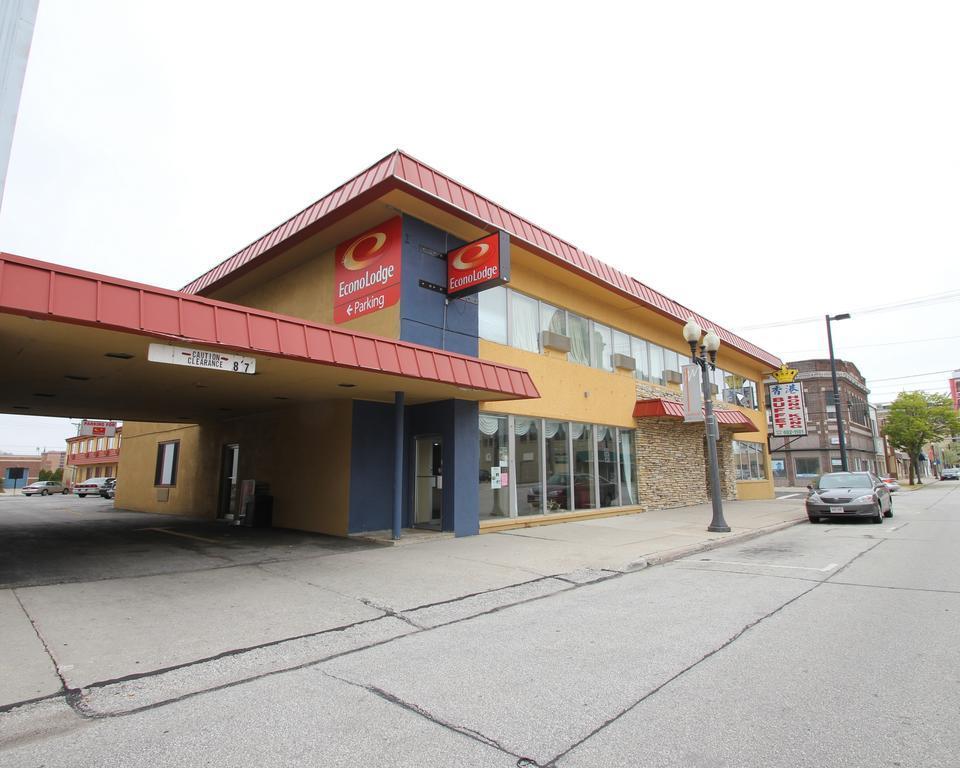 Days Inn By Wyndham Manitowoc Exterior photo