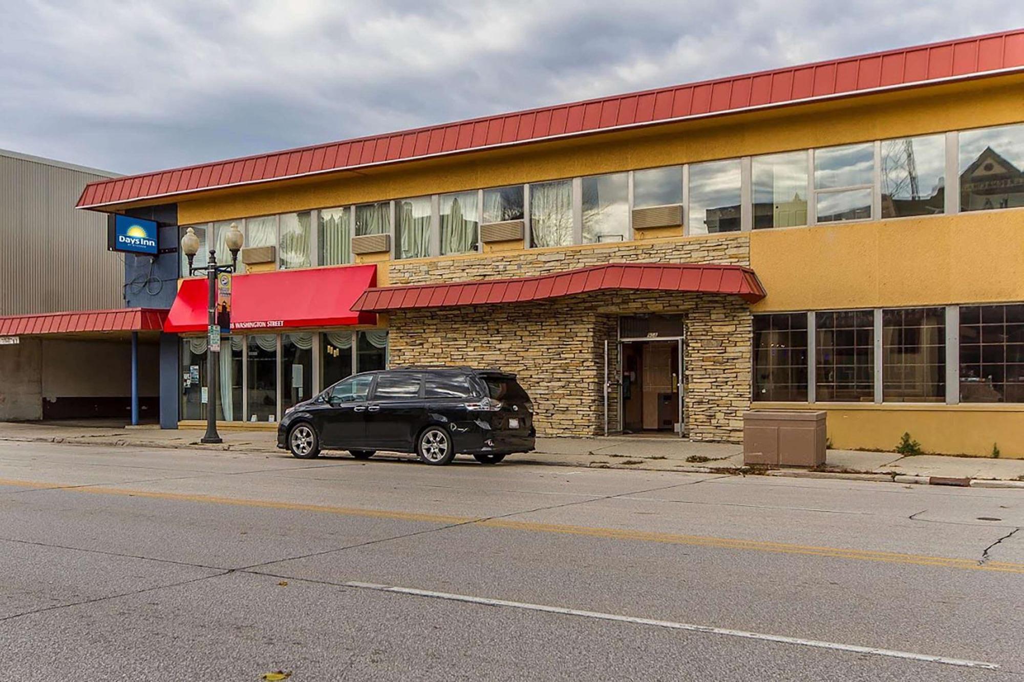 Days Inn By Wyndham Manitowoc Exterior photo